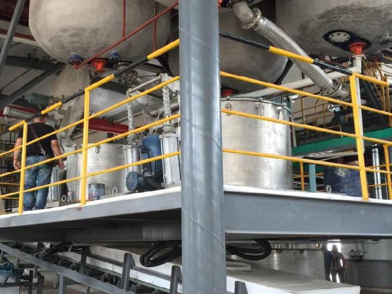 某化工企業(yè)青尿酸分離現(xiàn)場(chǎng)